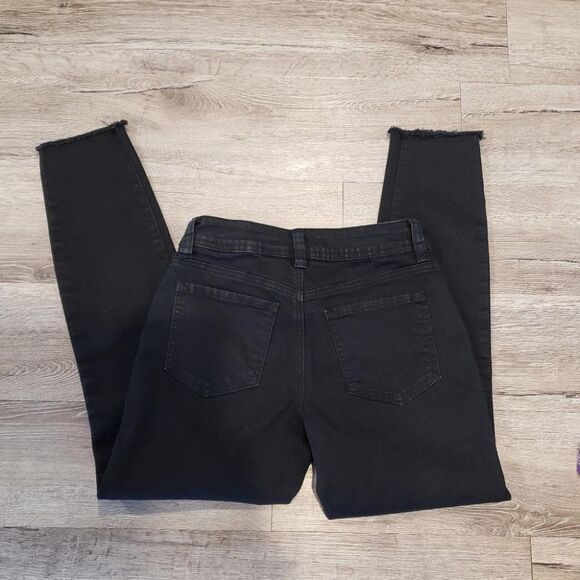 Black rose applique raw hem mid-rise tapered ankle length jeans goth emo Size 4 - Picture 7 of 9